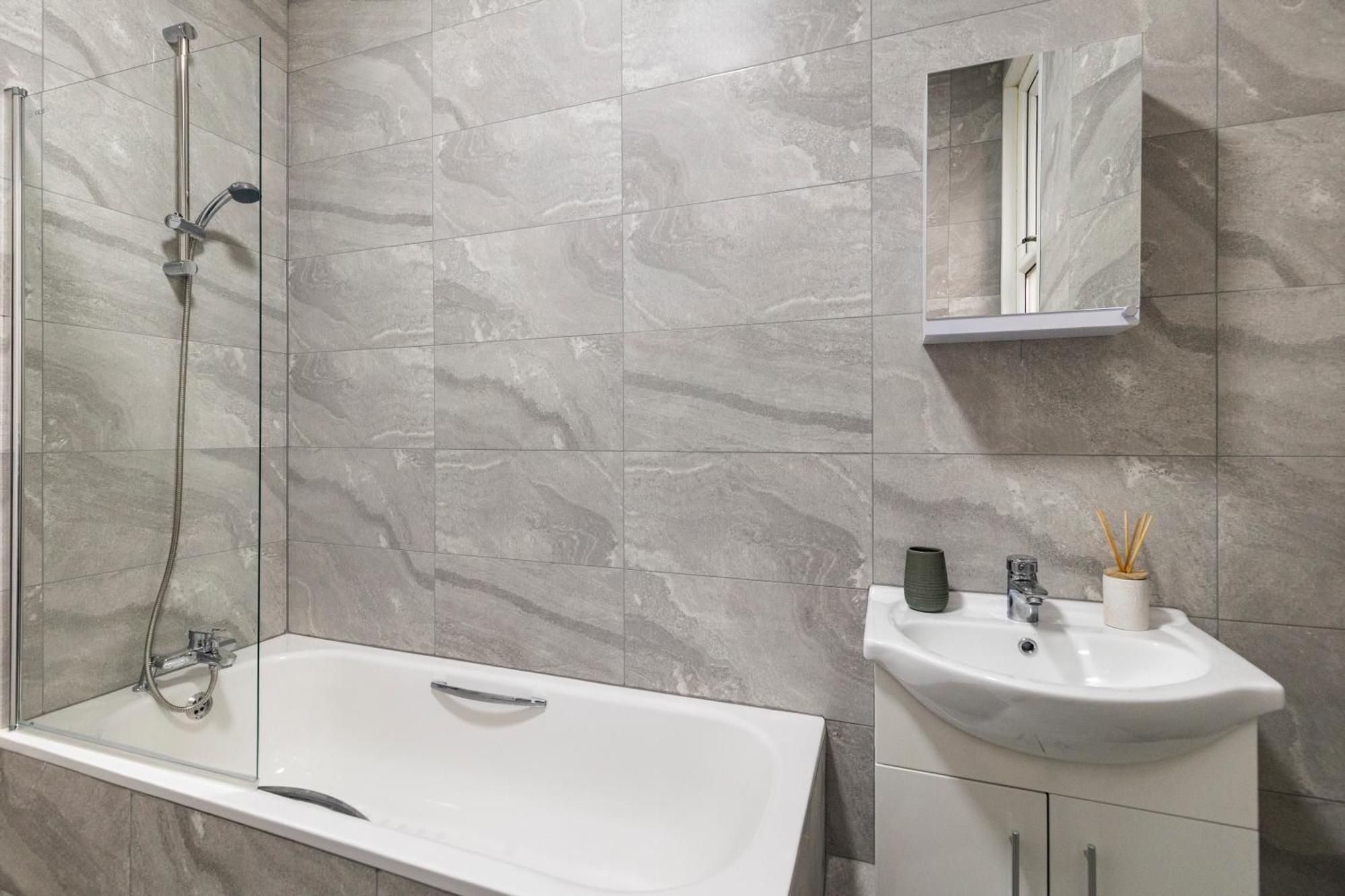 Wembley Haven - 2 Bdr - Sleeps 9 Londra